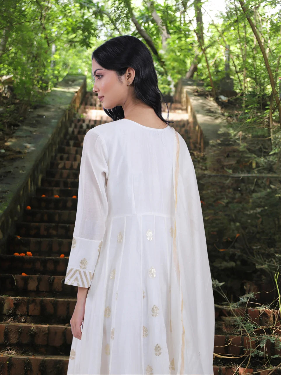Tavish Jivya - White with Golden Booty Chanderi Anarkali